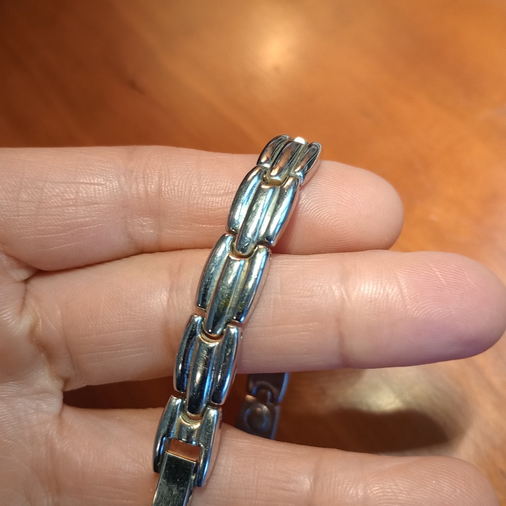 Chunky heavy metal bracelent